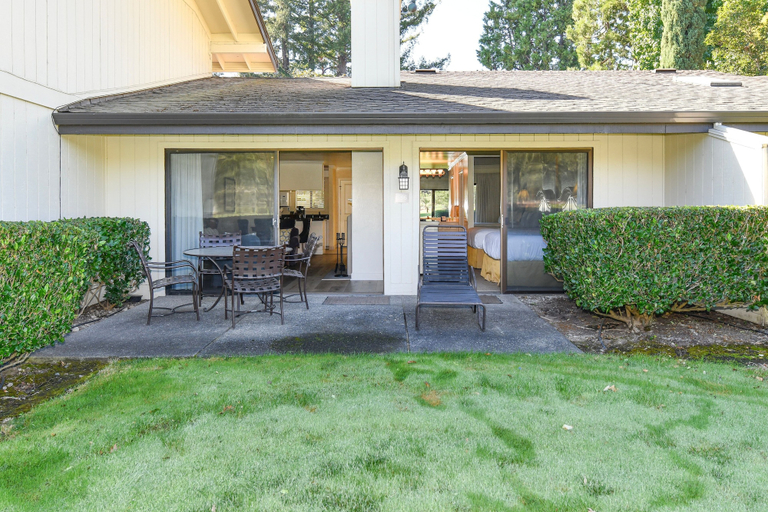 Outdoor dining, 656 S At Silverado 1 Bedroom Condo by RedAwning, Napa