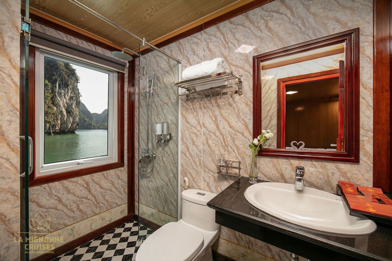 Bathroom, La Mignonne Cruises, Hạ Long