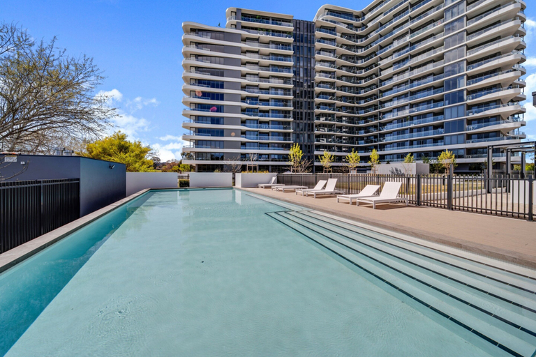 Pool 4, Chic 1-bed With Sophisticated Decor,, Canberra