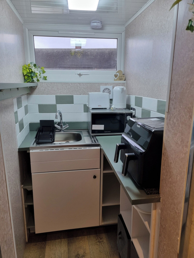 Private kitchen, Studio/near Beach/garden/parking/petsok, Sunderland