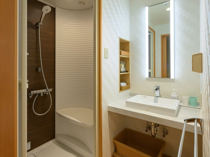 Bathroom 5, Tendo Hotel, Tendo