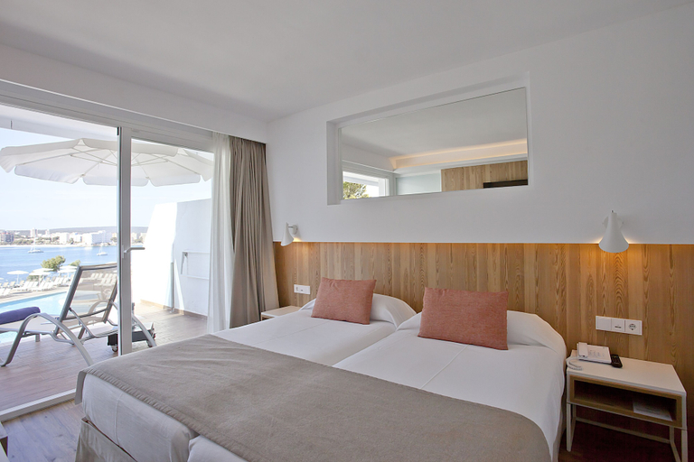 Bedroom 3, Ponent Mar Aparthotel, Baleares