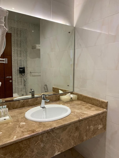 Bathroom 5, Hotel & Resort Golden Marina Yanbu  فندق ومنتجع جولدن مارينا ينبع إدارة وتشغيل شركة منتجع المرسى الذهبي, Yanbu