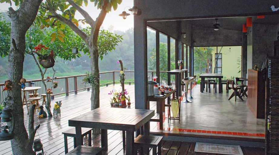 Food & Drinks 4, Doembangvilla, Doembang Nangbua