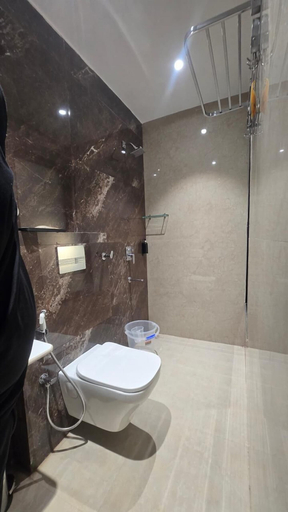 Bathroom 5, Hotel Amber Inn, Kaushambi