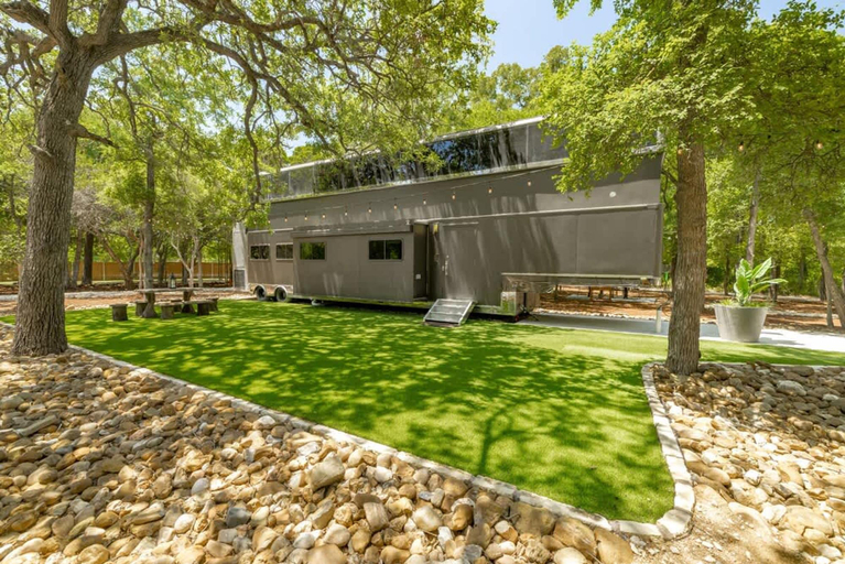 Room 5, The Aspen Unit in Austin, Travis