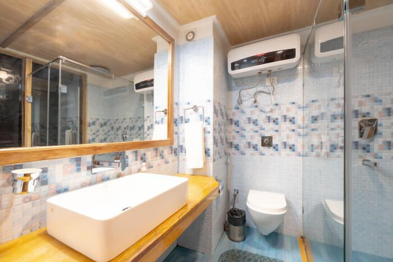 Bathroom 3, SNOW PEAK RETREAT & COTTAGES - MANALI (Centrally Heated), Kullu