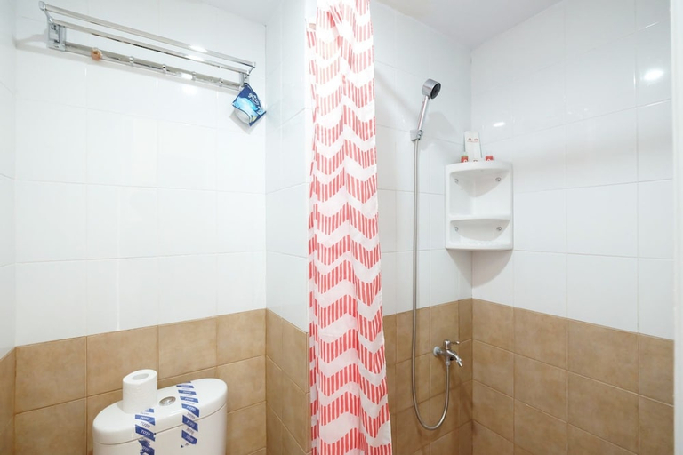 Bathroom 3, Green Pramuka City Apartment, Jakarta Timur