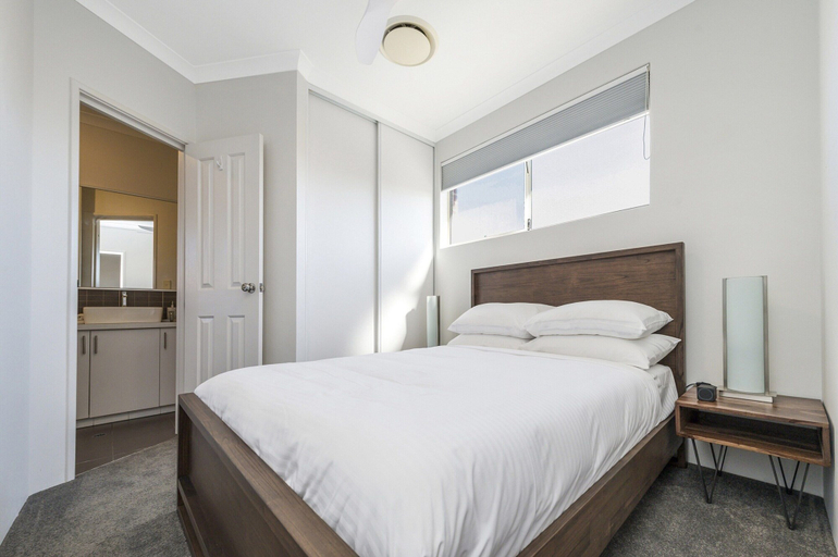 Room 5, Stylish 3-bed Townhouse With Courtyard & BBQ, Perth