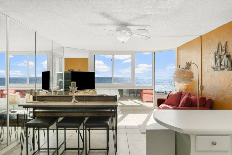 Room 3, Top of the Gulf 421 - Luxury Beach View Condo, Bay