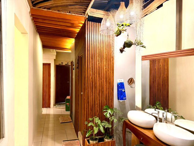 Bathroom 5, Buton Backpacker Lodge, Bandung