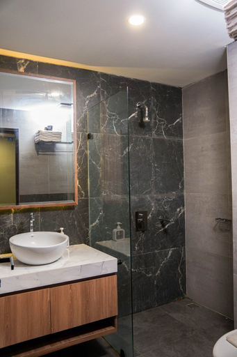 bathroom 16