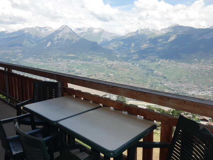 4, Cosy apartment with balcony, Sion