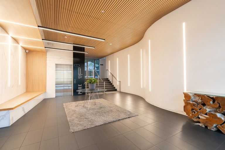 Reception 2, Best Location 2-bed With Gym, Pool 7-min From CBD, Spring Hill