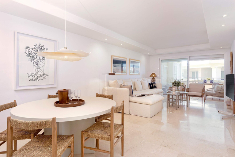 Room 3, Bright Apartment Front of Beach Guadalmansa Beach, Málaga