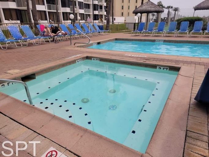 Sport & Beauty 4, Resort-like Beachfront - Heated Pool, Cameron