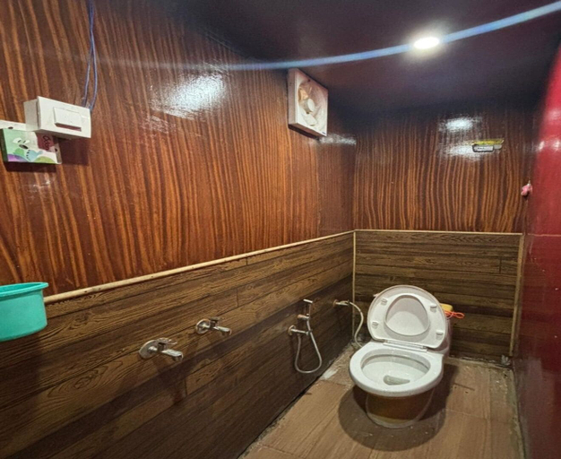 Bathroom 2, The Gauri Huts And Restaurant, Chamoli