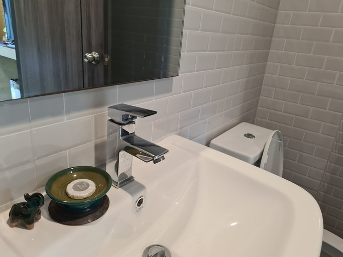 Bathroom 3, The Lantern Suites, Lak Si