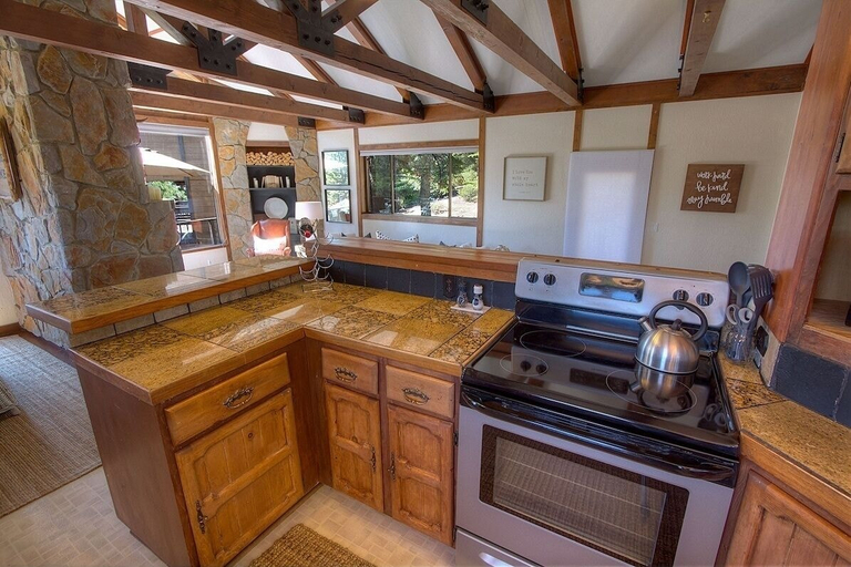 Private kitchen 5, Inclining View 3 Bedroom Home by RedAwning, Washoe