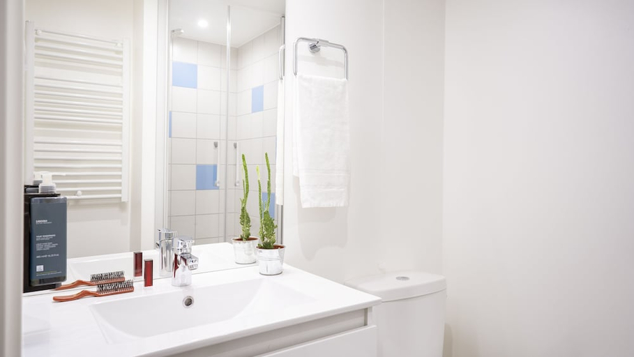 Bathroom, Sejours & Affairs Paris Bagnolet, Seine-Saint-Denis