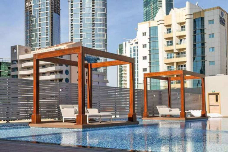 Room 5, Sleek 1 Bedroom in Studio One With Great Amenities, Dubai