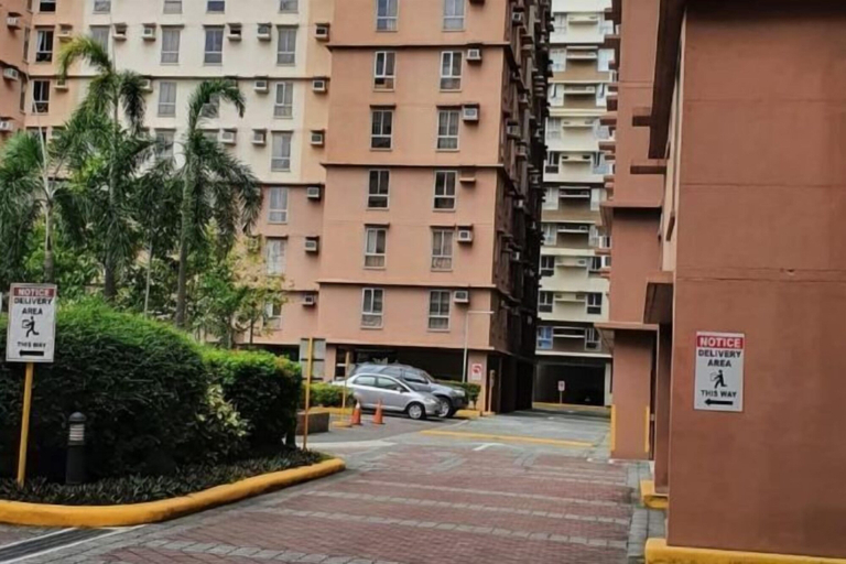 Exterior 2, Near Manila Airport, "Hotel Style" Studio Condo With Kitchen + Pool, 5G, Parañaque