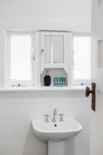 Bathroom 3, Elegant Art Semi Detached 2-bed Home, Perth
