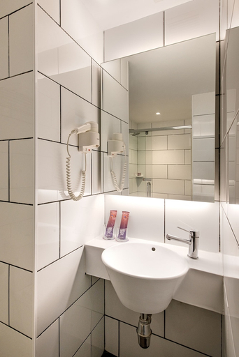 Bathroom 3, FOX Lite Hotel DPulze Cyberjaya, Sepang