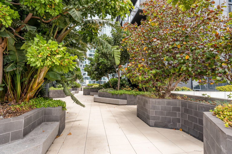 Garden 5, Impeccable 2-bed With Pool & Outdoor Dining, Fortitude Valley