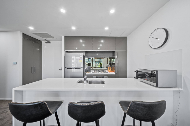 Private kitchen 4, Stylish 1-bed Retreat Steps From Foreshore, Canberra