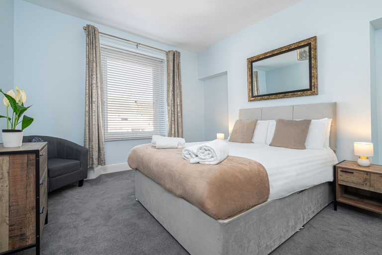 Interior 4, 4 Bed - St James House by Smart Welcomes, Plymouth