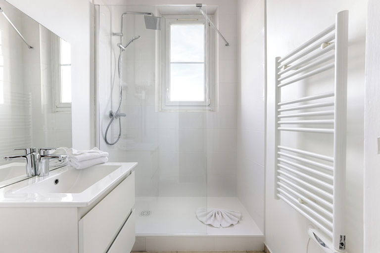Bathroom, Apartments in Champigny-Sur-Marne - 30 minutes from Disneyland, Val-de-Marne