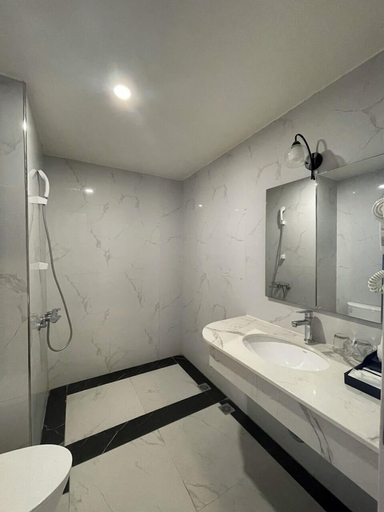 Bathroom 4, Lotus Hotel and Apartment, Ngô Quyền