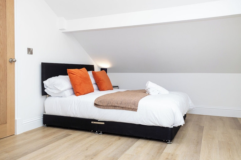 Room 2, Flat 5 15 Longley Road, Salford