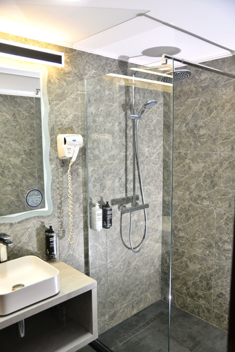 Bathroom 4, Ibis Styles Pitesti Arges, Pitesti