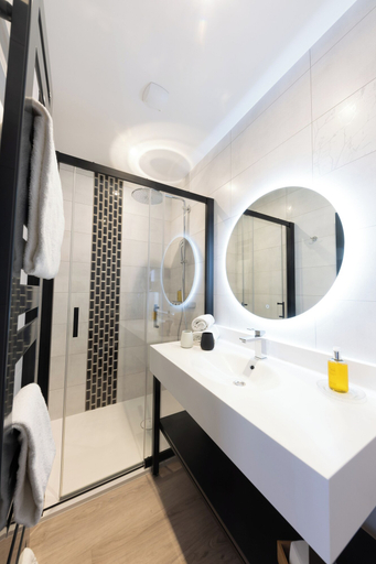 Bathroom 4, Grand Hotel du Nord, Haute-Saône