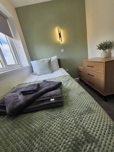 Room 4, House - Sleeps 4 - Parking - Garden - City Centre, Leeds