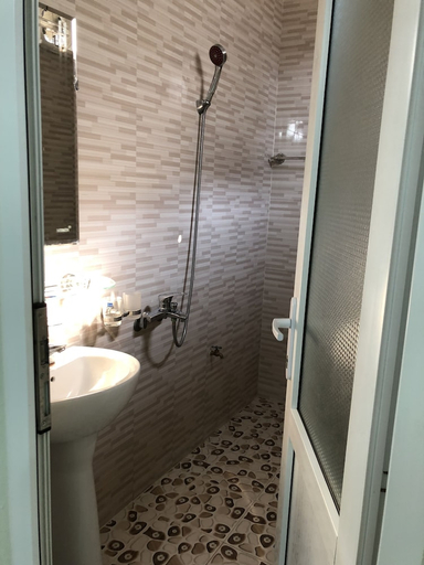 Bathroom 3, Rose Hotel, Bố Trạch