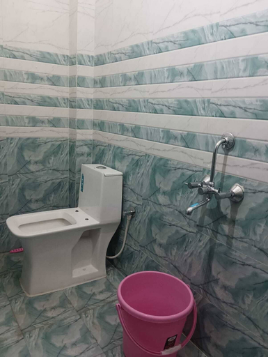 Bathroom 3, Lakshman Guest House, Varanasi