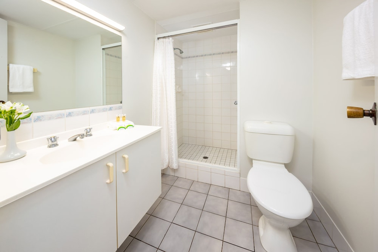 Bathroom 4, Hides Hotel Cairns, Cairns