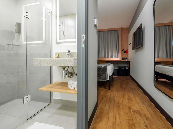 Bathroom 4, ibis Navegantes Itajai, Itajaí