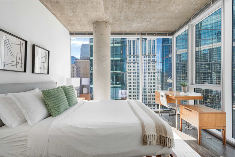 Room 3, Exclusive 3BR City Views Top Amenities Central, Cook