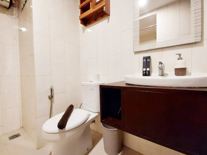 Bathroom 2, Brand New And Homey Studio At Mataram City Apartment, Sleman