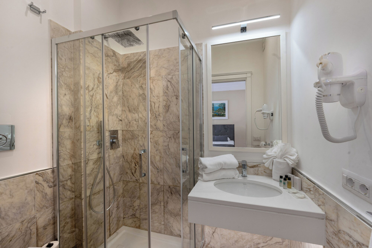 Bathroom 4, HOTEL KALI SORRENTO, Napoli