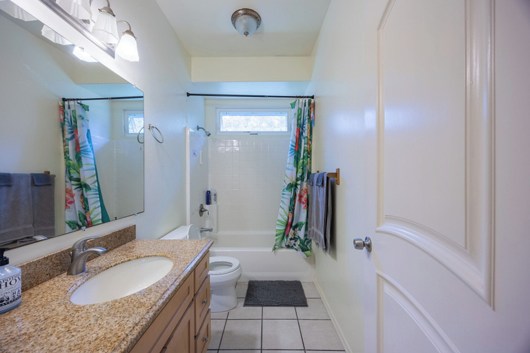 Bathroom 3, Volcano Forest Inn, Hawaii