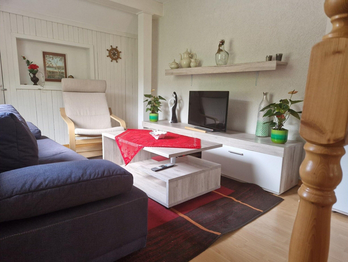 Bedroom 3, Gemutliches Ferienhaus mit Pool in Blankenburg, Harz
