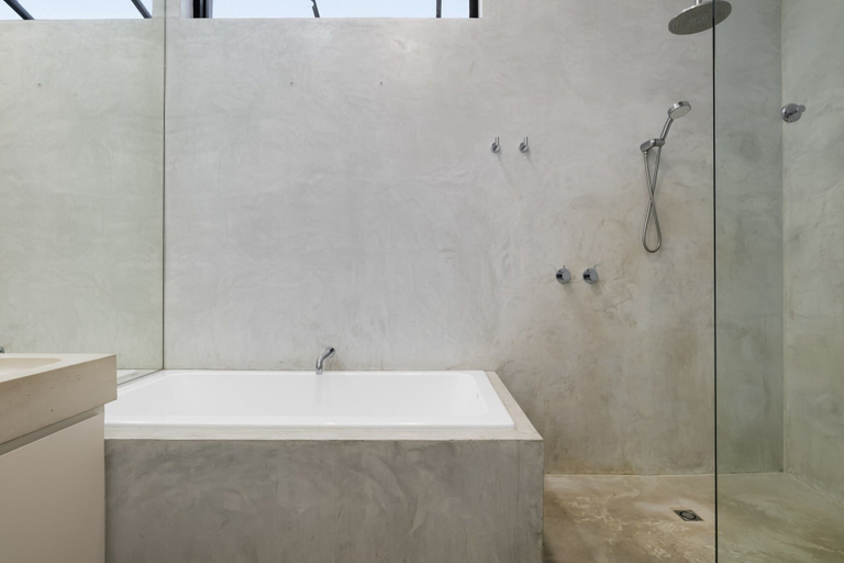 Bathroom 3, Stylish 2BR House, Walk to Parks & Cafes, Melbourne