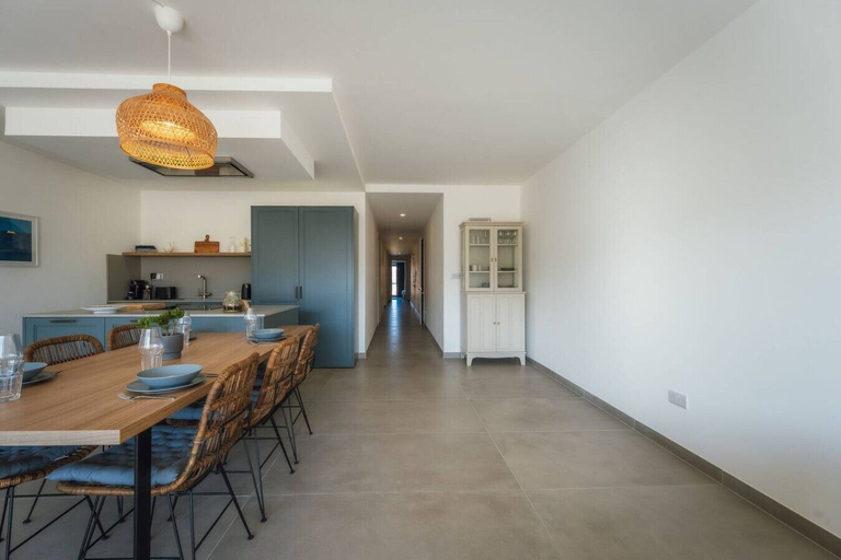 Room 5, Qala Skyview Penthouse Pool Sunsets BBQ Area