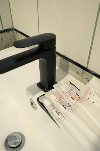 Bathroom 5, Infinite Hotel at Ratchada, Din Dang