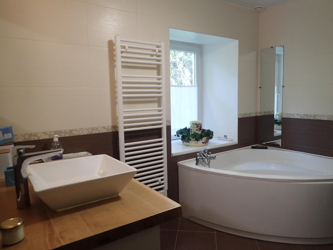4, Cottage by River with Spa near Carcassonne, Aude